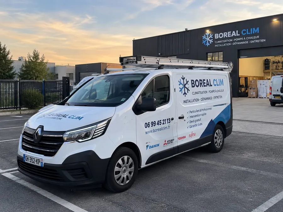 Camion d'intervention Boreal Clim devant nos locaux