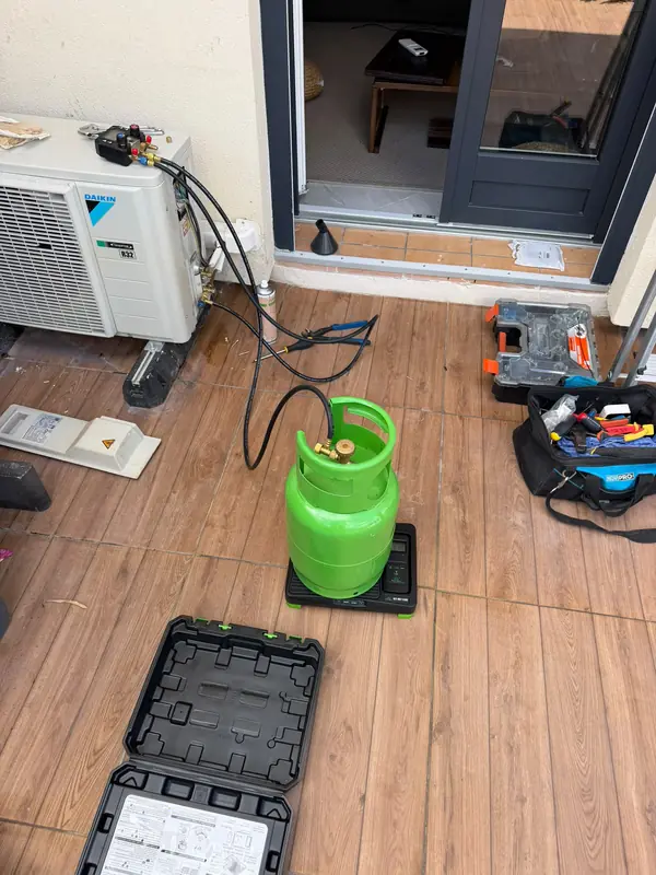 Raccordement et mise en service du groupe extérieur Daikin