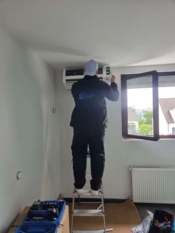 Pose d'une unité murale dans une chambre